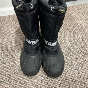 Kids size 6 sorel winter boots-water and snow proof